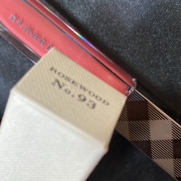 Burberry Velvet Crush 40, Lip Velvet 1, Lip Lacquer 3, Gloss 17 and 93 $20 each - Picture 7 of 7